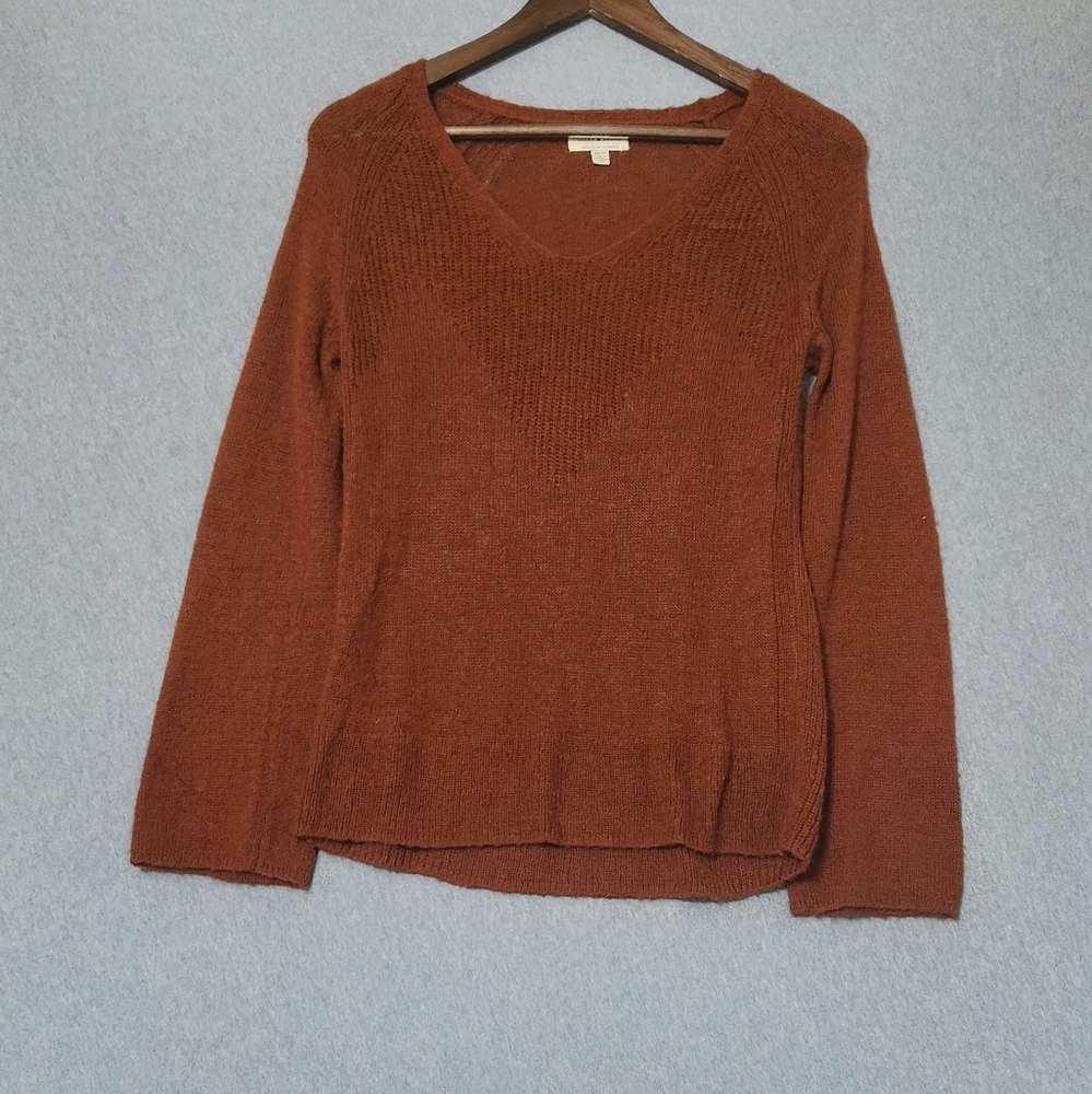 Lucky Brand lightweight v-neck sweater. Size XS